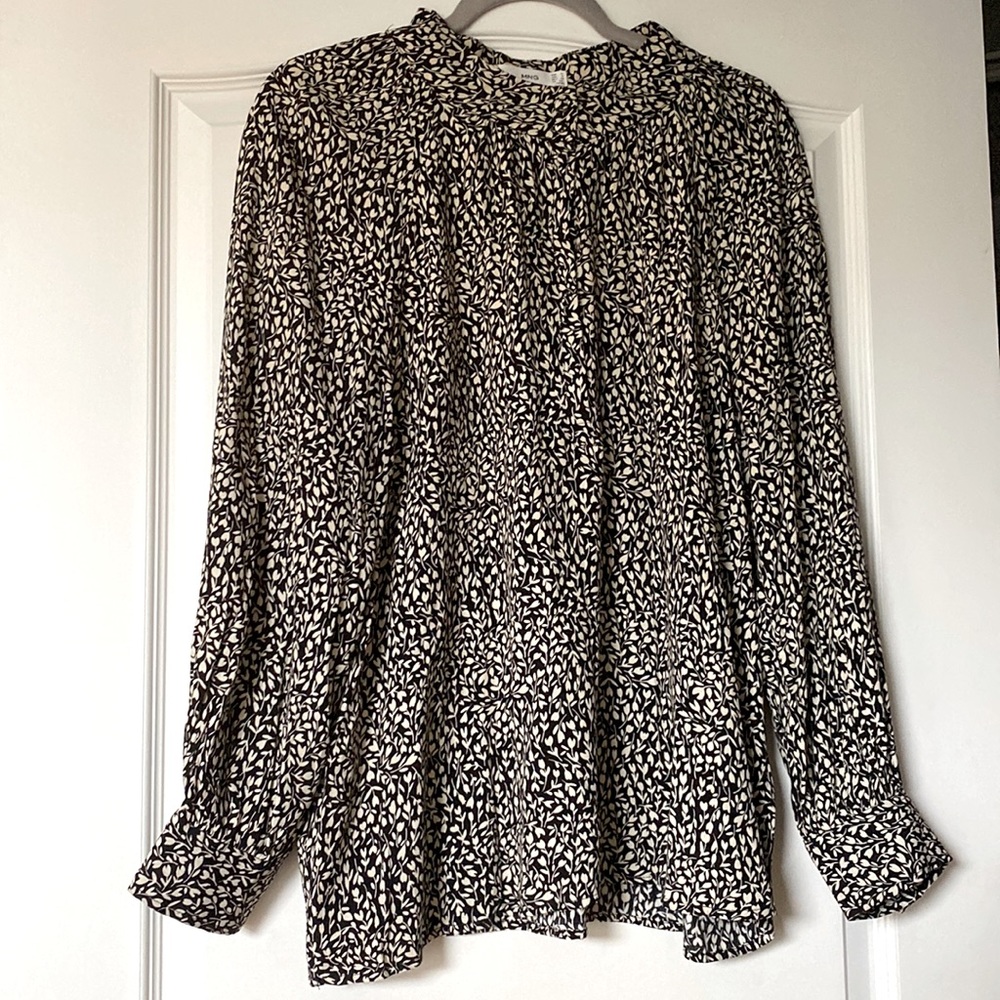 NWOT Mango MNG Women’s Flowy Blouse Flower Design Size: 10